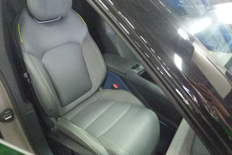 Used Lynk & Co 08 EM-P 2024 120km Long-Range Plus
