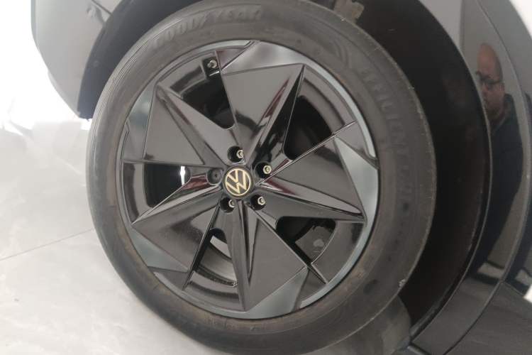 Used Volkswagen ID.UNYX 2024 Pro Long-Range Version Right Rear Wheel Hub