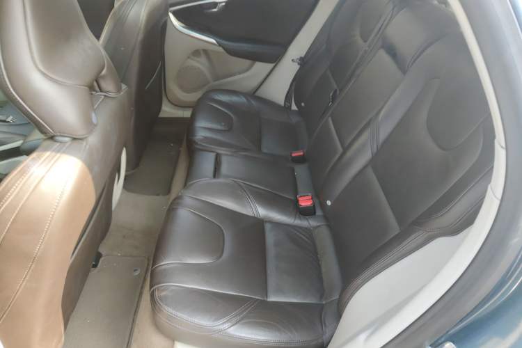 Used Volvo V40 2013 2.0T Zhiyi Edition Left Rear Seat