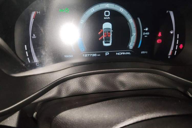 Used Haval JOLION 2021 1.5T Automatic Grand Three-Volume Version Odometer Close Up