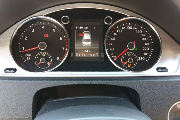 Used Volkswagen FAW-Volkswagen CC 2015 2.0 TSI Luxury Model Odometer Close Up