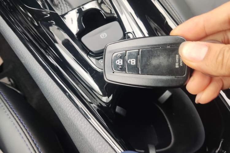 Used Toyota C-HR 2021 2.0L Luxury Edition Vehicle Key