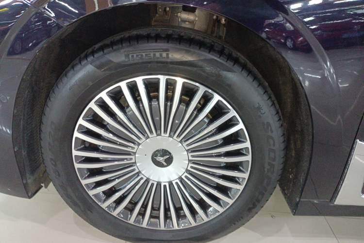 Used VOYAH Dream 2025 PHEV Four-Wheel-Drive Flagship Kunpeng Edition
