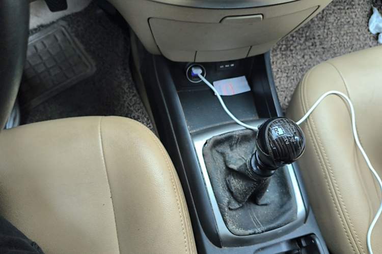 Used Hyundai Celesta 2011 1.6L Manual Comfort Edition Gear Lever
