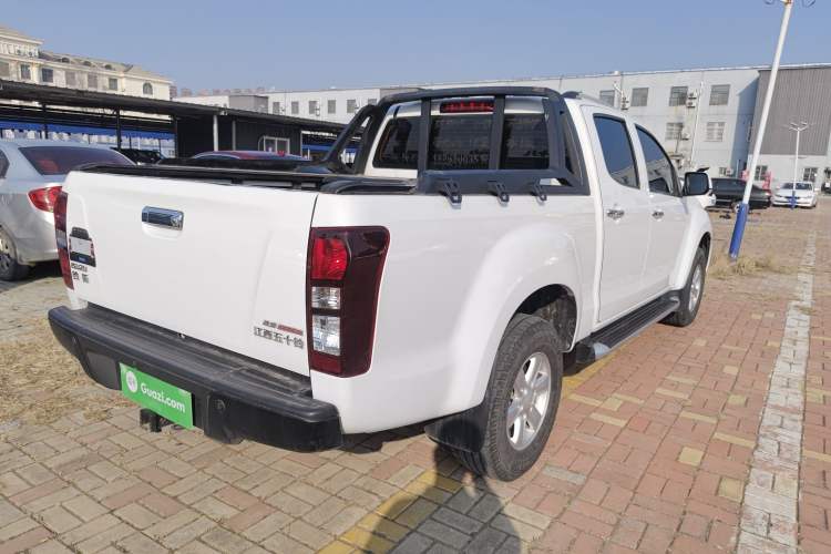 Used Isuzu D-MAX 2020 2.5T Two-Wheel Drive Automatic Flagship Edition China VI Standard Extended Version JE4D25Q6A