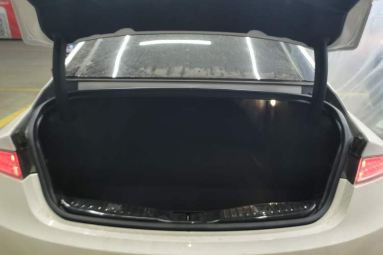 Used Lincoln MKZ 2017 2.0T Prestige Edition Trunk