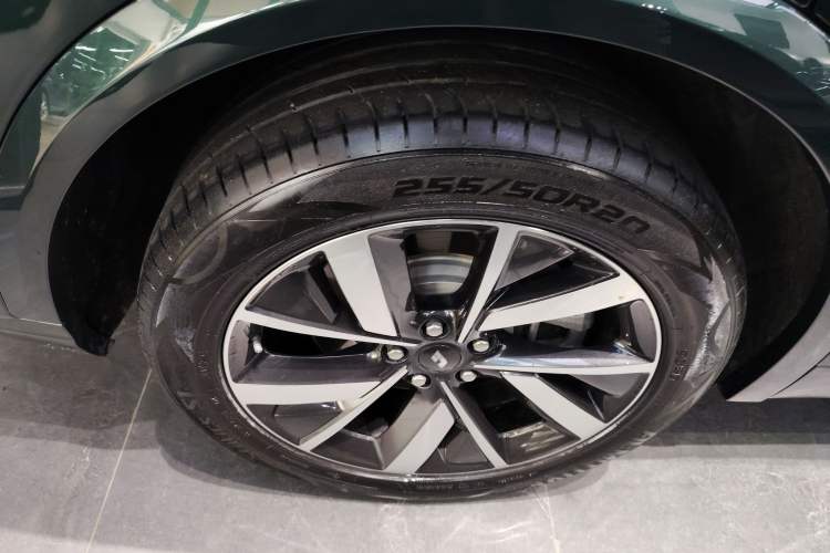 Used Li Auto L8 2023 Pro Model Exterior 5