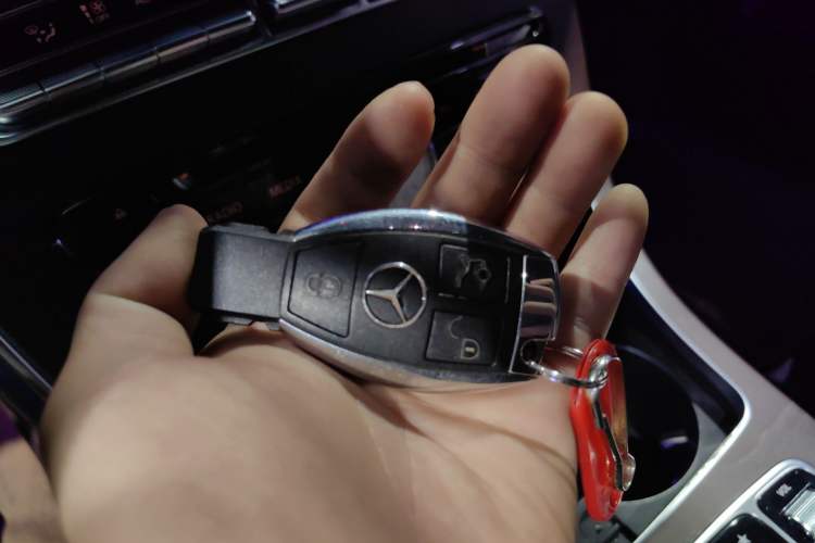 Used Mercedes-Benz GLC 2018 GLC 300 4MATIC Luxury Model Vehicle Key