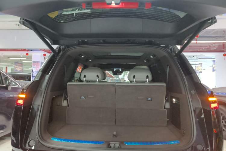 Used Denza N8L 2025 Model Zunrong Model Trunk