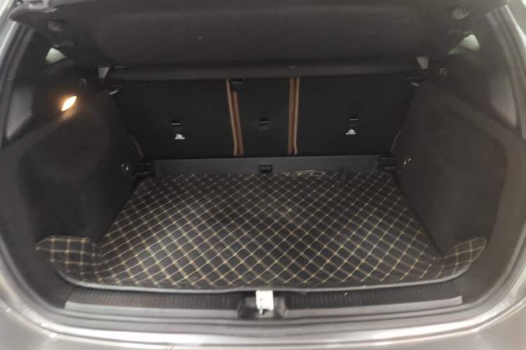 Used Mercedes-Benz B-Class 2021 B 180 Fashion Model Trunk