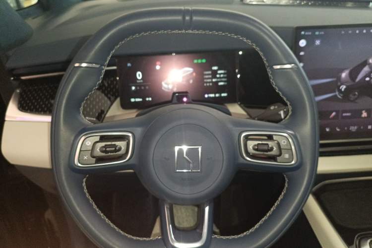 Used Zeekr 009 2024 Six-Seat Executive Version 4WD 108 kWh
