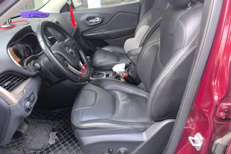 Used Jeep Cherokee 2016 2.4L Leading Edition Left Front Seat