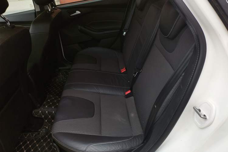 Used Ford Focus 2012 Hatchback 1.6L Automatic Fashion Edition
