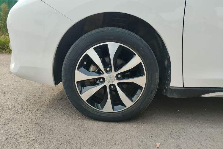 Used Venucia M50V 2017 1.6L XV CVT Deluxe Edition