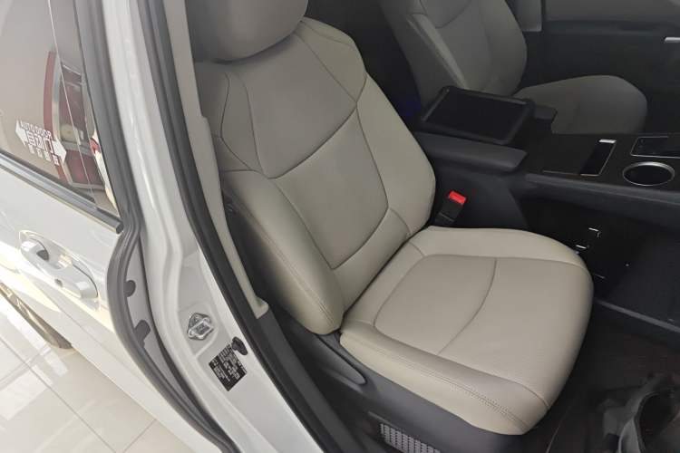 Used Toyota SIENNA 2024 2.5L Hybrid Comfort Edition Right Front Seat