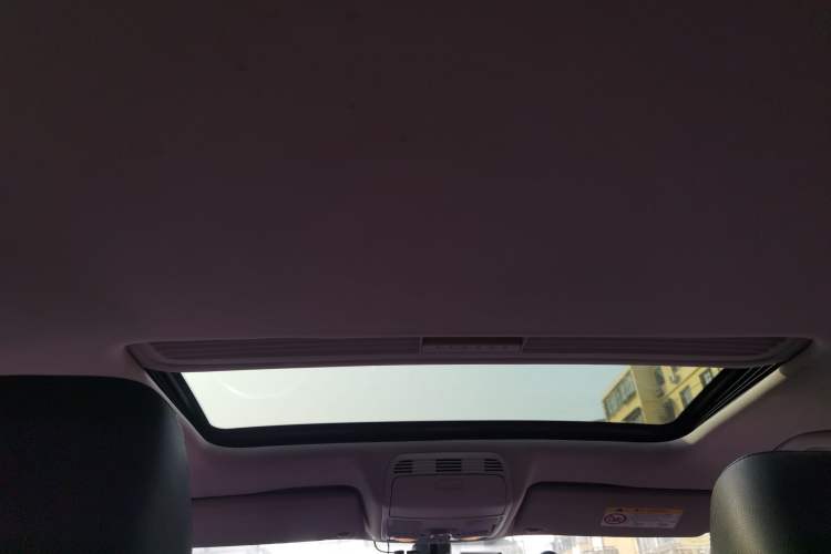 Used Volkswagen Magotan 2016 1.8TSI Luxury Comfort Model Headliner