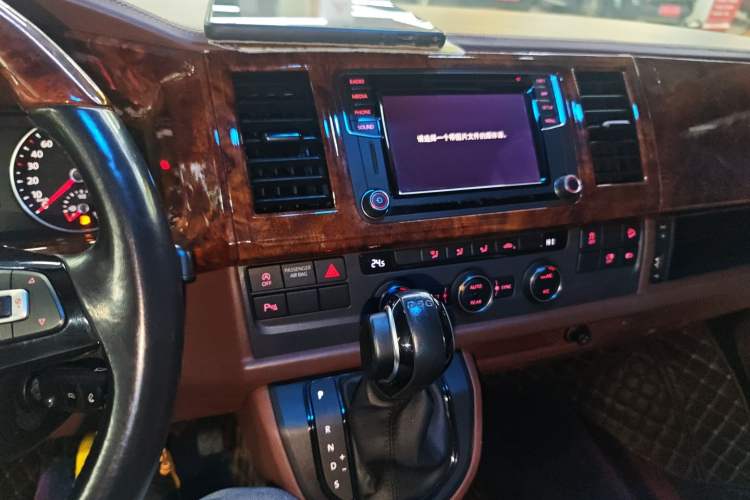 Used Volkswagen Caravelle 2019 2.0 TSI 4x4 Comfort Edition 7-Seater Audio And AC Panel