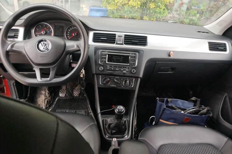 Used Volkswagen Santana 2015 Haval H9 1.6L Manual Comfort Edition Center Console