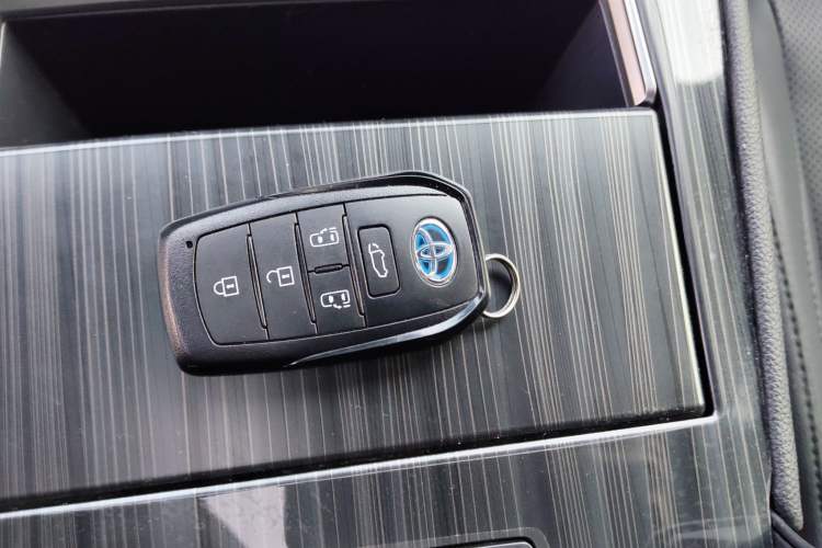 Used Toyota Sienna 2023 2.5L Hybrid Deluxe Edition
