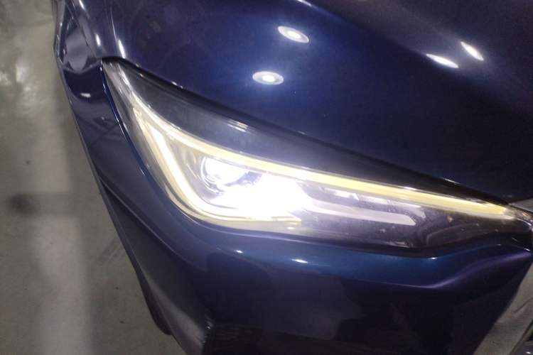 Used Infiniti QX50 2018 2.0T Four-Wheel Drive Elite Edition Right Front Headlight