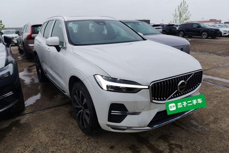 Used Volvo XC60 2024 B5 4x4 Smart Luxury Edition Front Right 45 Deg