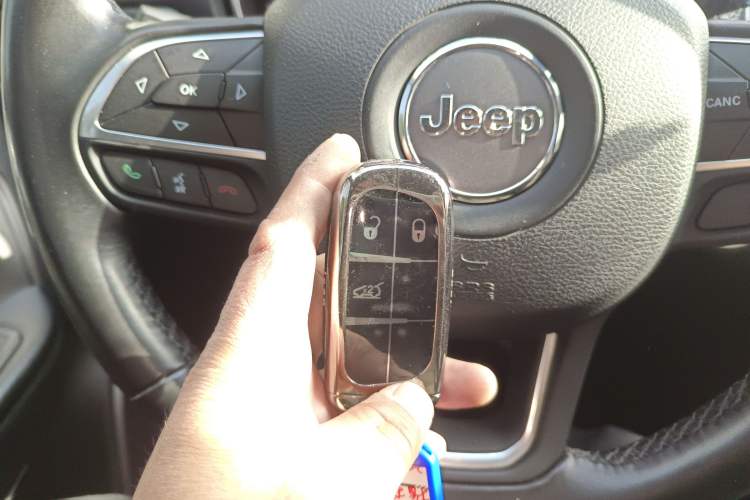 Used Jeep Commander 2018 2.0T Two-Wheel Drive Enjoyment Version China VI Emission Standard