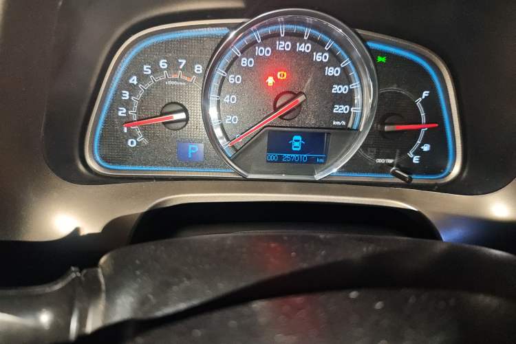 Used Toyota RAV4 2015 2.0L CVT Four-Wheel Drive New Edition Odometer Close Up