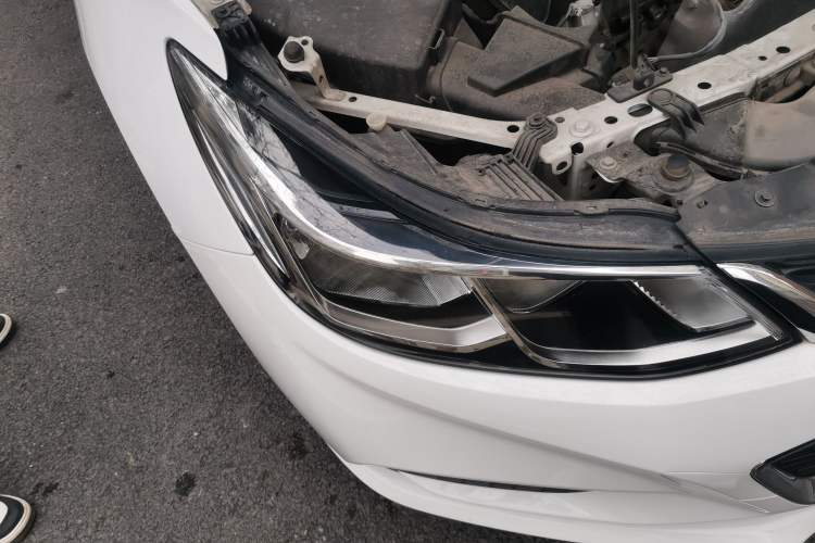 Used Chevrolet Cruze 2017 1.5L Automatic Pioneer Sunroof Edition Right Front Headlight