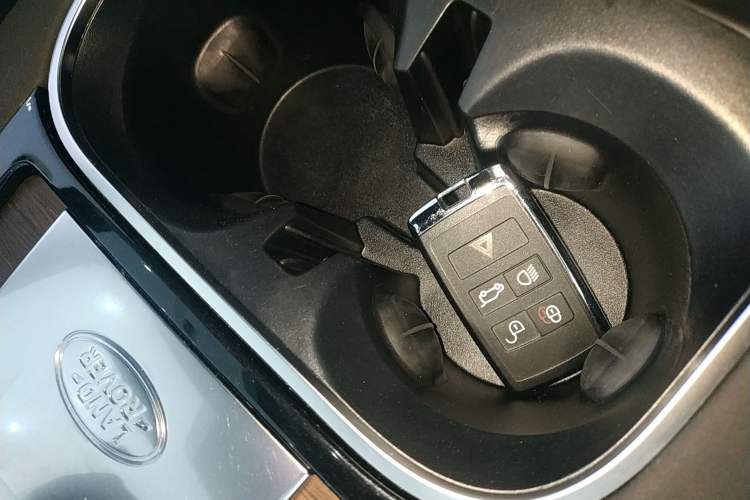 Used Land Rover Discovery Sport 2020 249 PS R-Dynamic Performance Edition Interior 1