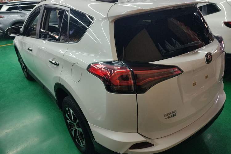 Used Toyota RAV4 2019 2.0L CVT Two-Wheel Drive Comfort Edition China VI Standard