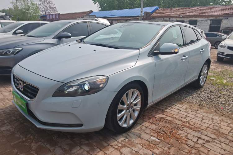 Used Volvo V40 2015 1.6T Zhiyi Edition