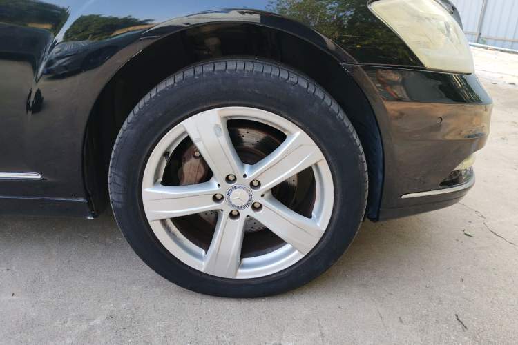 Used Mercedes-Benz S-Class 2011 S 350 L CGI Right Front Wheel Hub