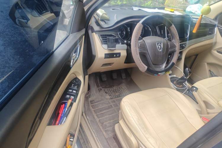 Used Baojun 730 2016 1.5L Manual Comfort Version 7 Seats China V Emission Standard Driver Seat