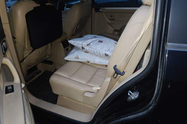 Used Volkswagen Touran 2008 2.0L Zhiya Edition Automatic 5 Seats Left Rear Seat