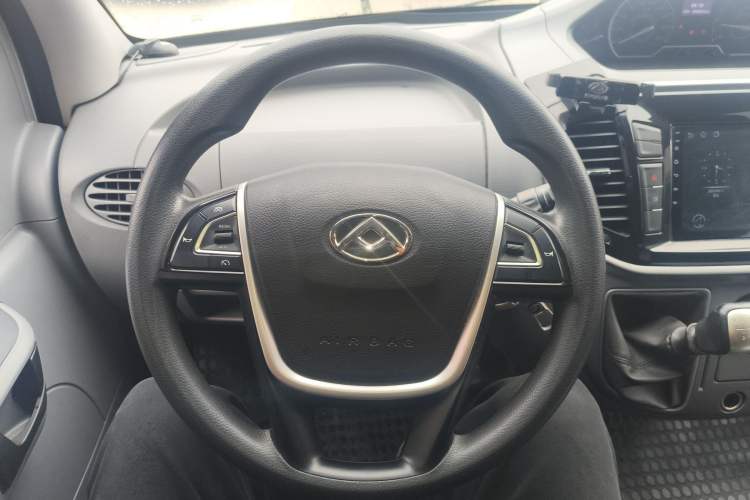Used SAIC MAXUS Xintu V80 2023 2.0T Manual Classic Aoyuntong Short Wheelbase Ultra-Low Roof 5/6-Seater