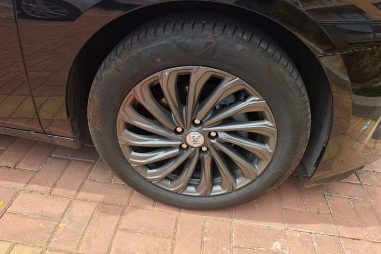 Used Buick LaCrosse 2025 28T Platinum Edition
