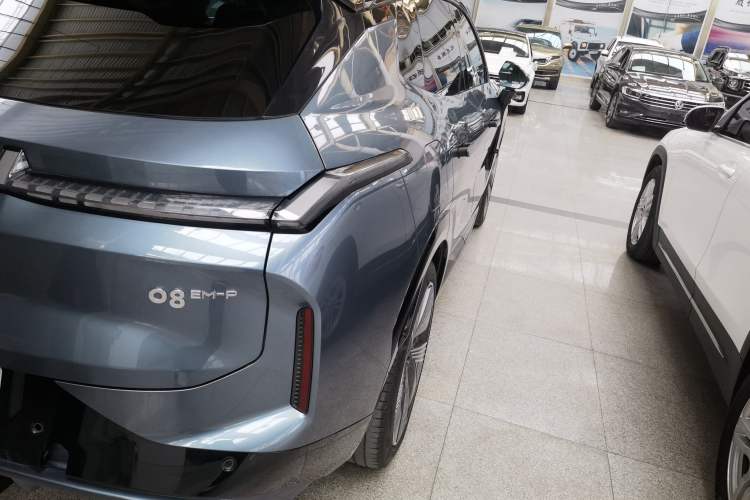 Used Lynk & Co 08 EM-P 2025 220 km All-Wheel-Drive Performance Halo
