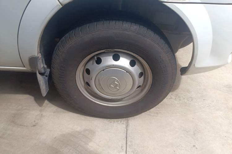 Used SAIC MAXUS Xintu V80 2018 2.5T 6-speed manual Aoyuntong short-wheelbase ultra-low roof 5- or 6-seat model
