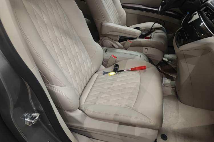 Used Buick GL8 2023 Land Executive Class Smart Enjoyment Model