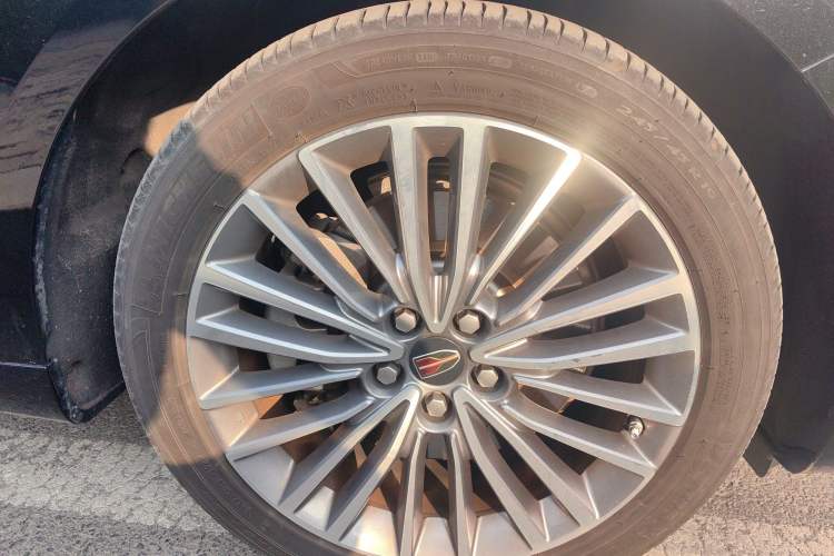 Used Hongqi H9 2020 Revised Version 2.0T Smart Connect Flagship Edition Right Front Wheel Hub