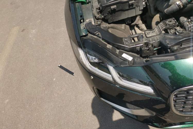 Used Jaguar XFL 2025 Model—2.0T P250, Two-Wheel Drive, Premium Luxury Edition
