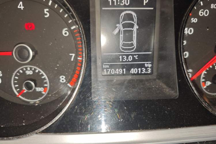 Used Volkswagen Magotan 2016 1.8TSI Smart Comfort Model Odometer Close Up