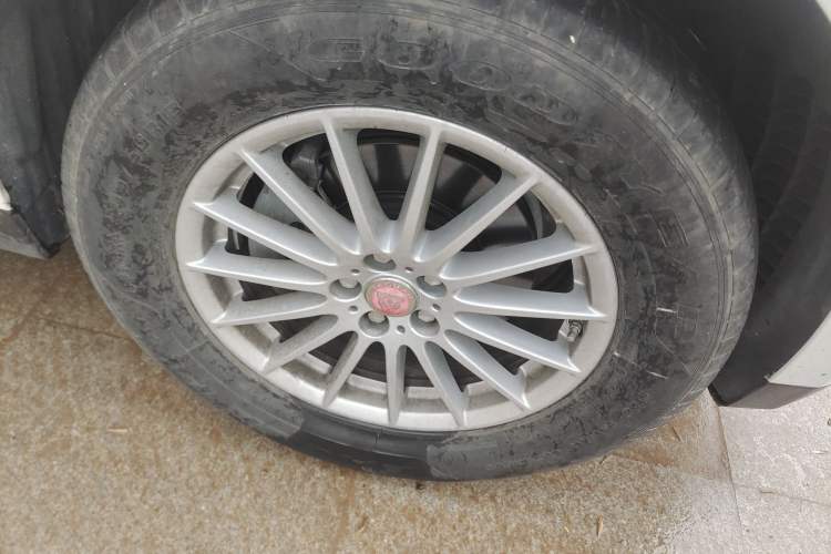 Used Jaguar F-PACE 2018 2.0T Four-Wheel Drive Urban Luxury Edition Right Front Wheel Hub