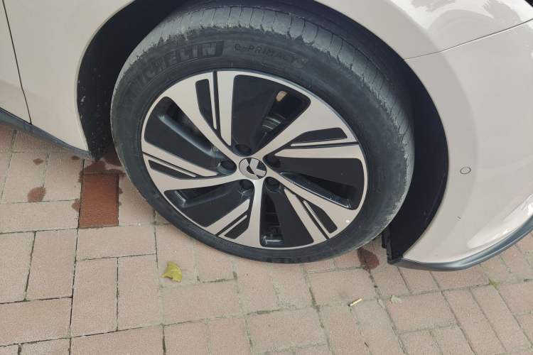 Used Nio ET5 2022 75 kWh Right Front Wheel Hub