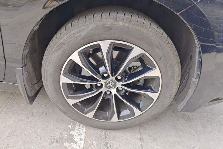 Used Toyota Avalon 2023 2.0L Luxury Edition Right Front Wheel Hub