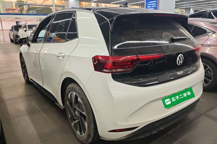 Used Volkswagen ID.3 2024 Pure & Smart Edition Rear Left 45 Deg