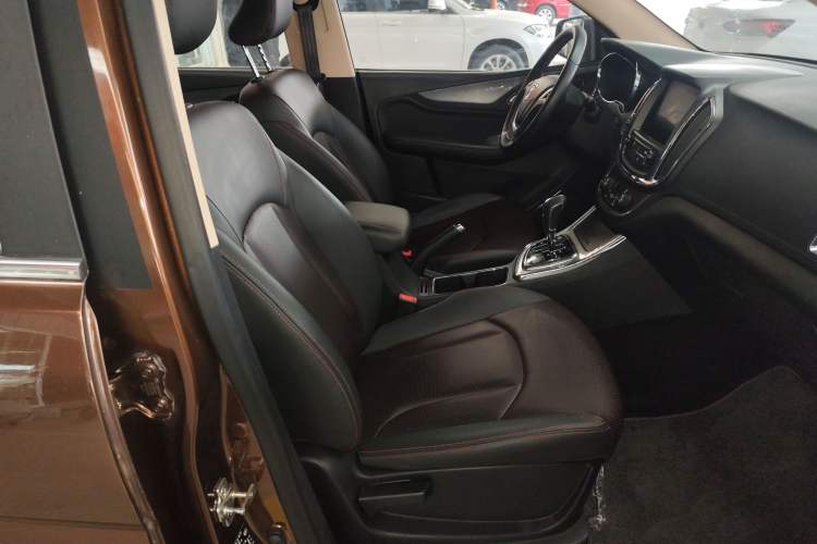 Used Baojun 560 2016 1.8L iAMT Luxury Model
