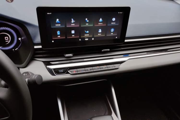 Used Geely Auto Emgrand 2022 4th Generation 1.5L CVT Flagship Model Audio And AC Panel