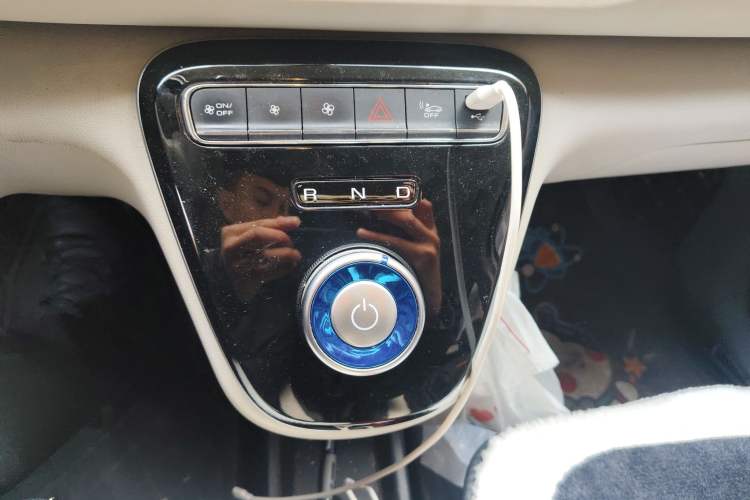 Used ORA White Cat 2022 Upgraded Model 305km Range Luxury Version Lithium-Ion Battery