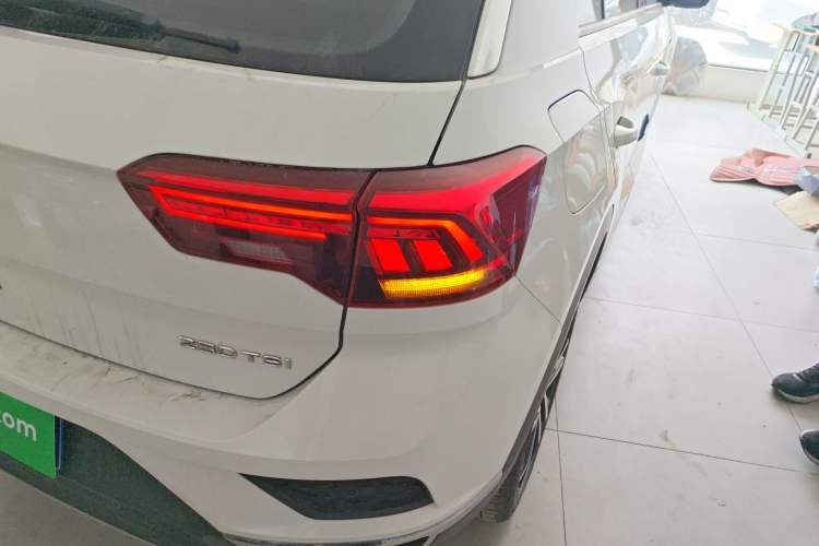 Used Volkswagen T-ROC 2019 280TSI DSG Two-Wheel Drive Comfort Version China VI Standard Exterior 3